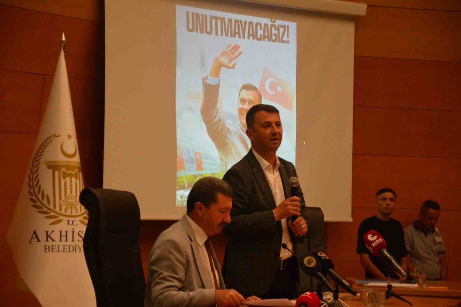 Akhisar'da yeni Belediye Başkanı Ekrem Kayserili oldu